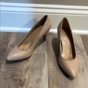 Naturalizer Elegant Beige Pumps